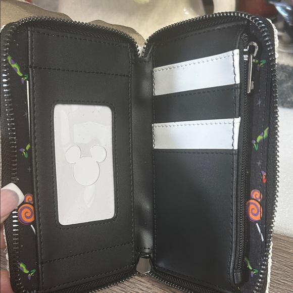 Loungefly Minnie Mouse Sequin Wallet Glows in the dark - Picture 4 of 7